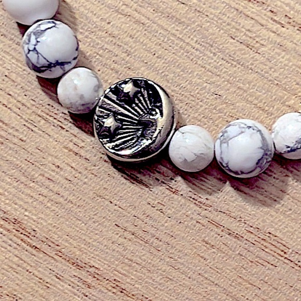 White Howlite Bracelet, Free form Howlite Pendant, Reversible Sun/Moon 🤍🩶🖤 - Picture 10 of 12